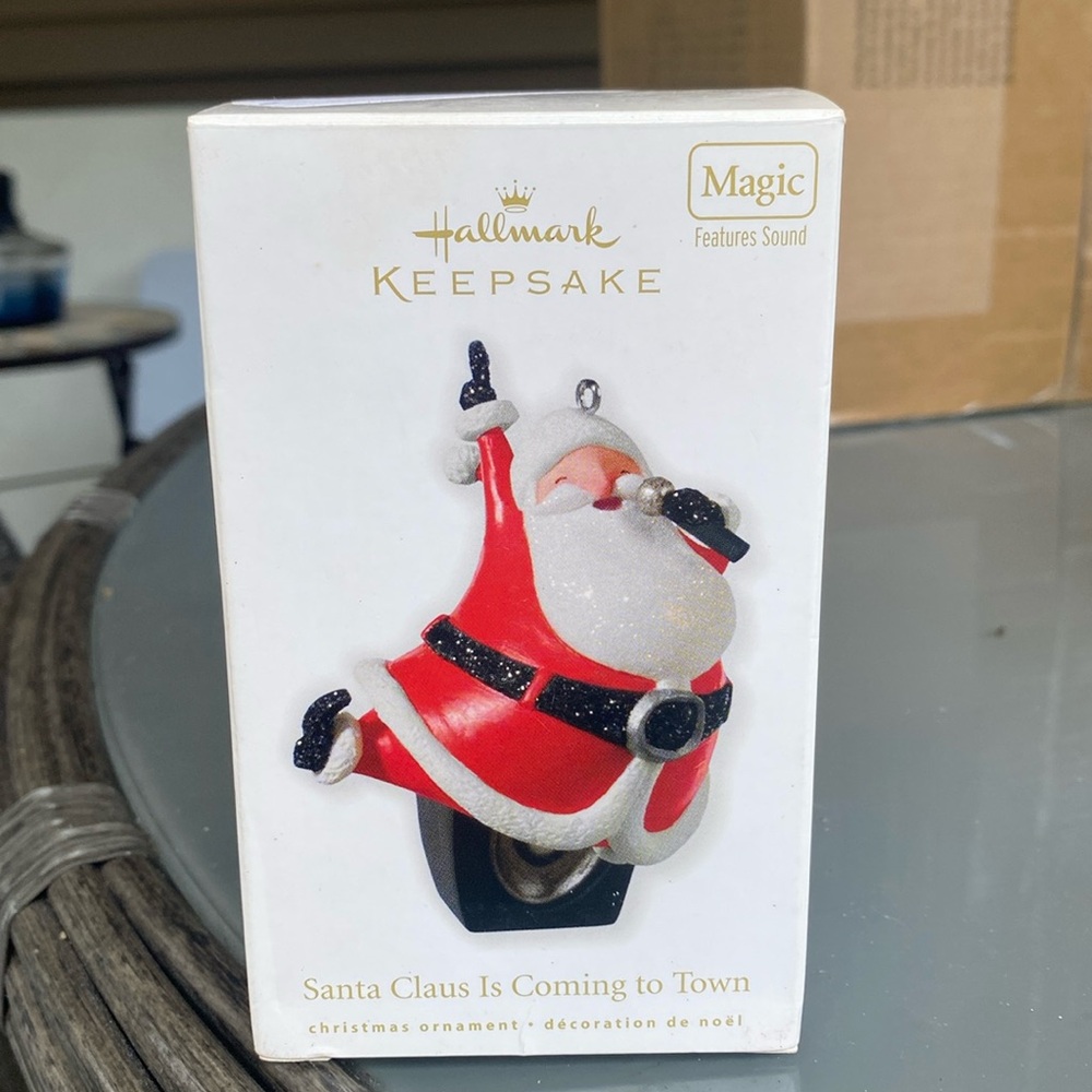 2010 Hallmark Santa Claus Is Comin To Town Magic Ornament Box